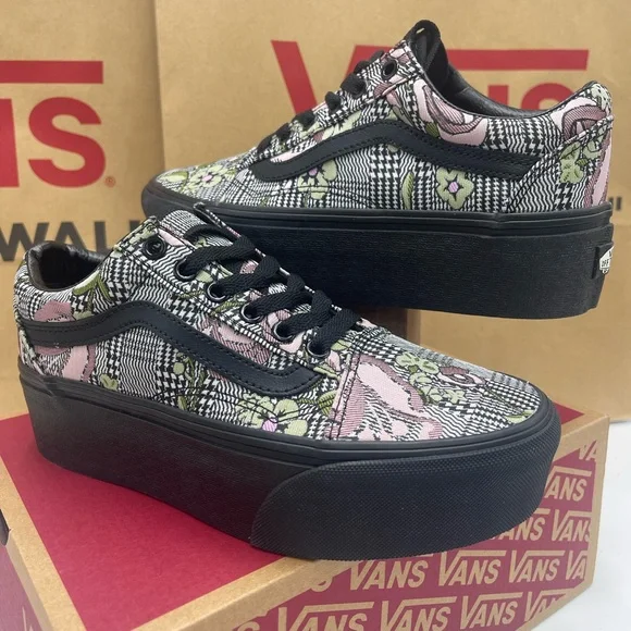 Vans Women's Old Skool Stackform Platform Sneakers
Tapestry Floral B
VN0009PZBM8 - Picture 10 of 16